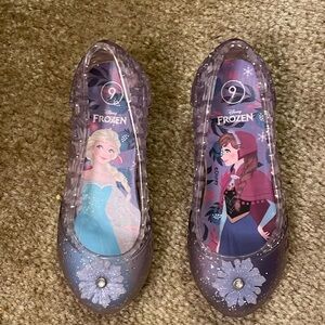 Elsa jelly slip on shoes that light up size 9 Runs LARGE